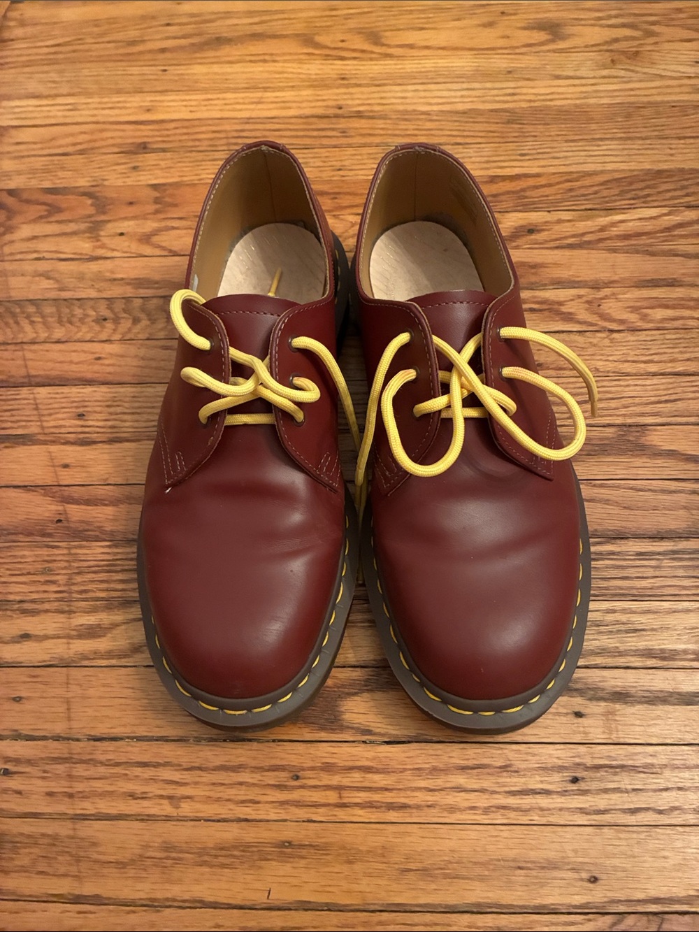English made Doc Martens Men's Leather Derby Shoes in Burgundy men’s size 9